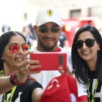 Desafios e tensões no GP de Miami 2025: Hamilton, Leclerc e a dança das posições na Ferrari