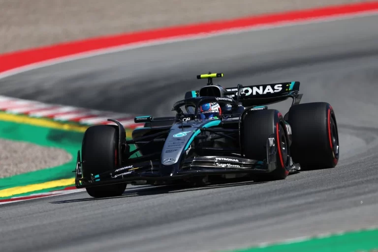 Mercedes vai encontrar a solução para o calor em 2025?