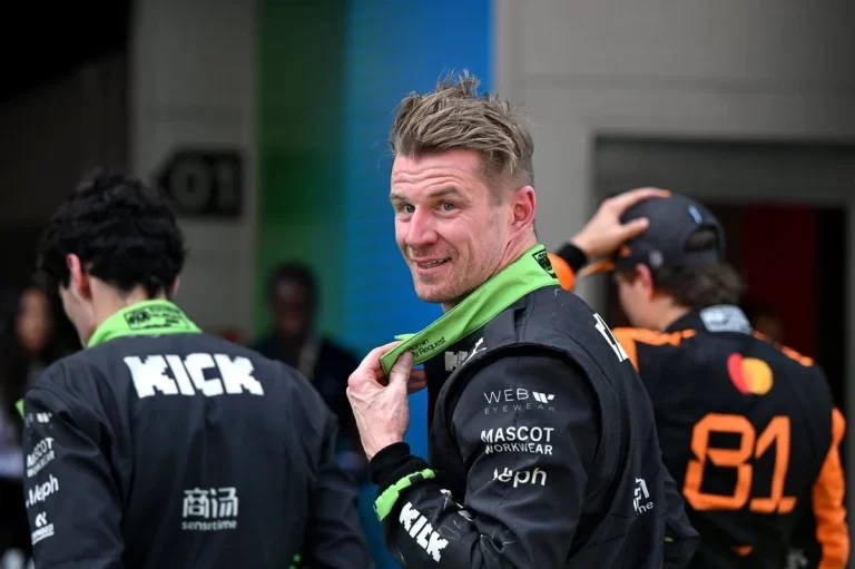 Hulkenberg surpreende e deixa Hamilton para trás no GP da Espanha 2025